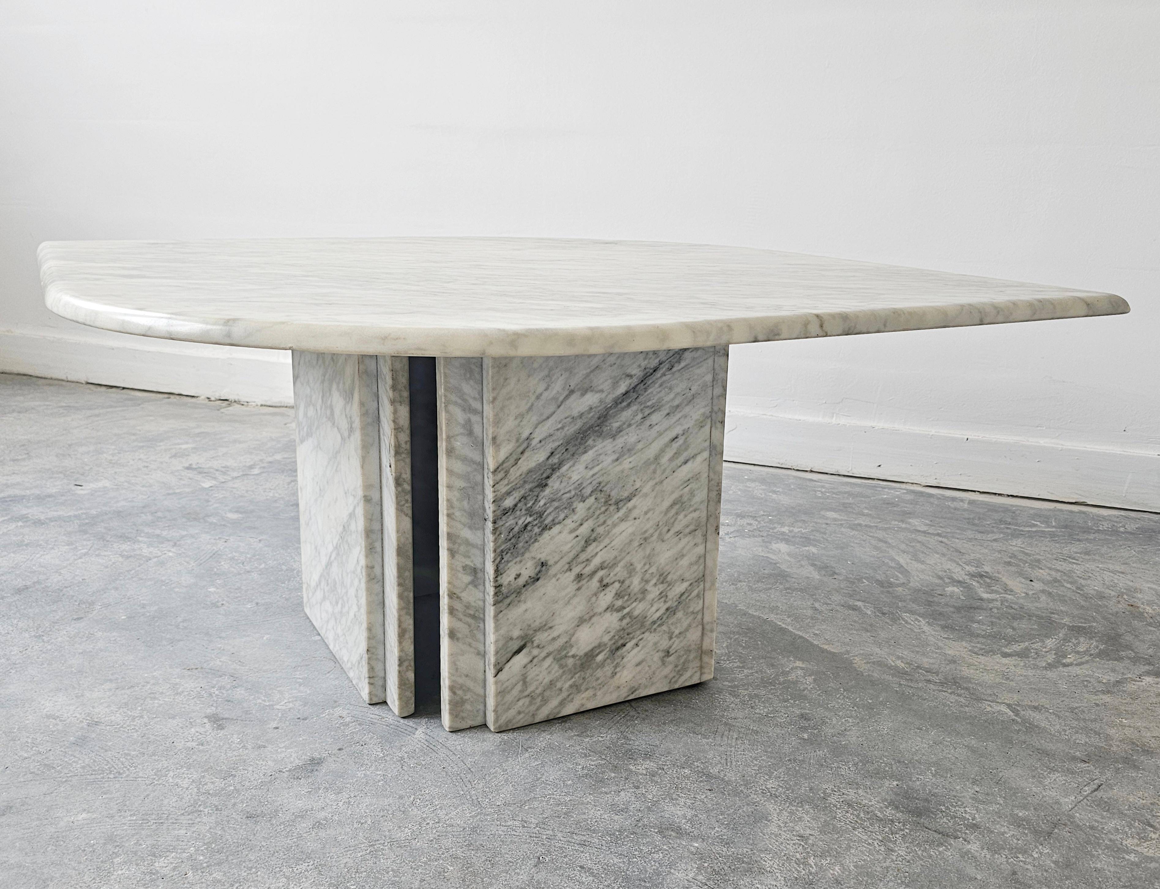 Postmodern coffee table cat's eye white Carrara marble Roche Bobois style