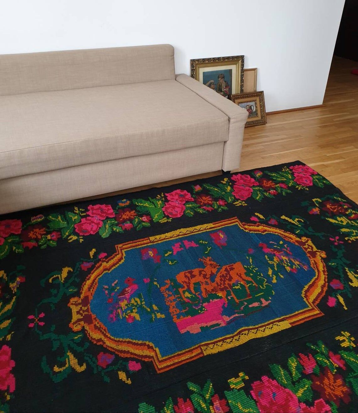 Charming Romanian rug with deers, lovely nature scenery on a floral background 155x205cm