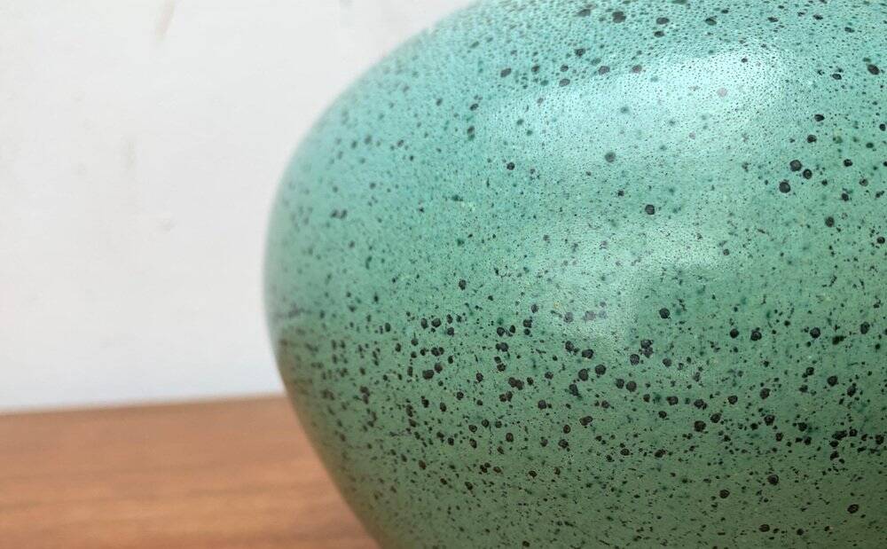 Mid-century German minimalist studio pottery vase by Siegfried Gramann for Töpferhof Römhild, 1960s.