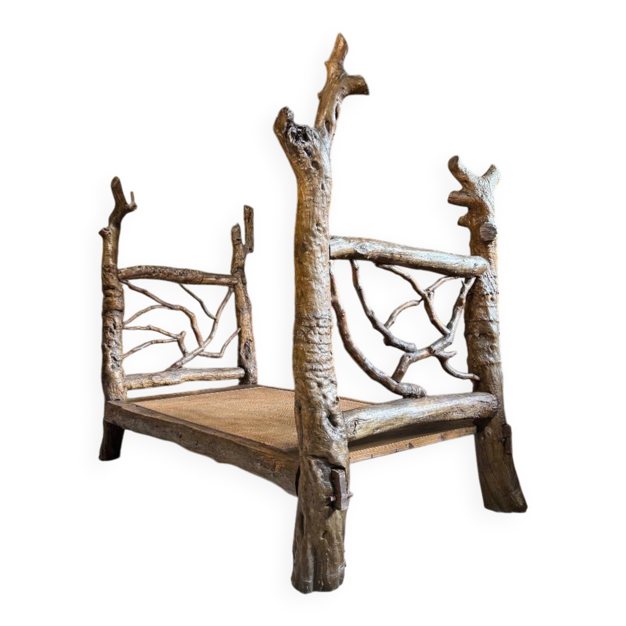 Lit brutaliste en bois exotique vers 1970