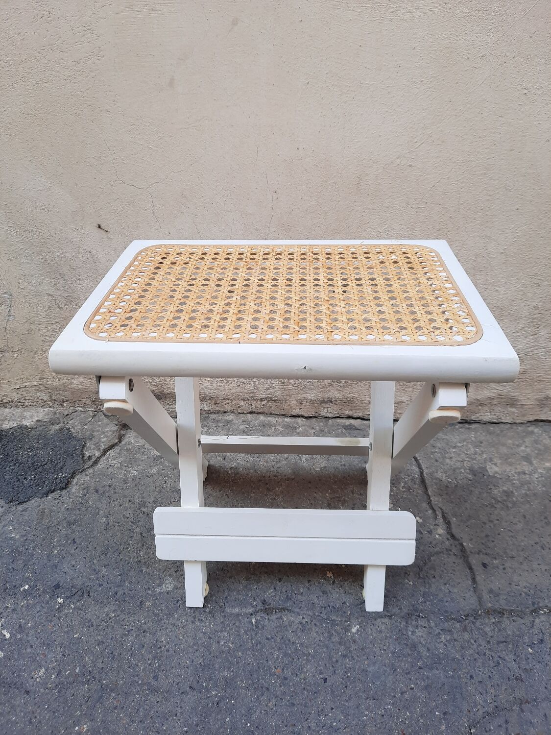 Folding stool