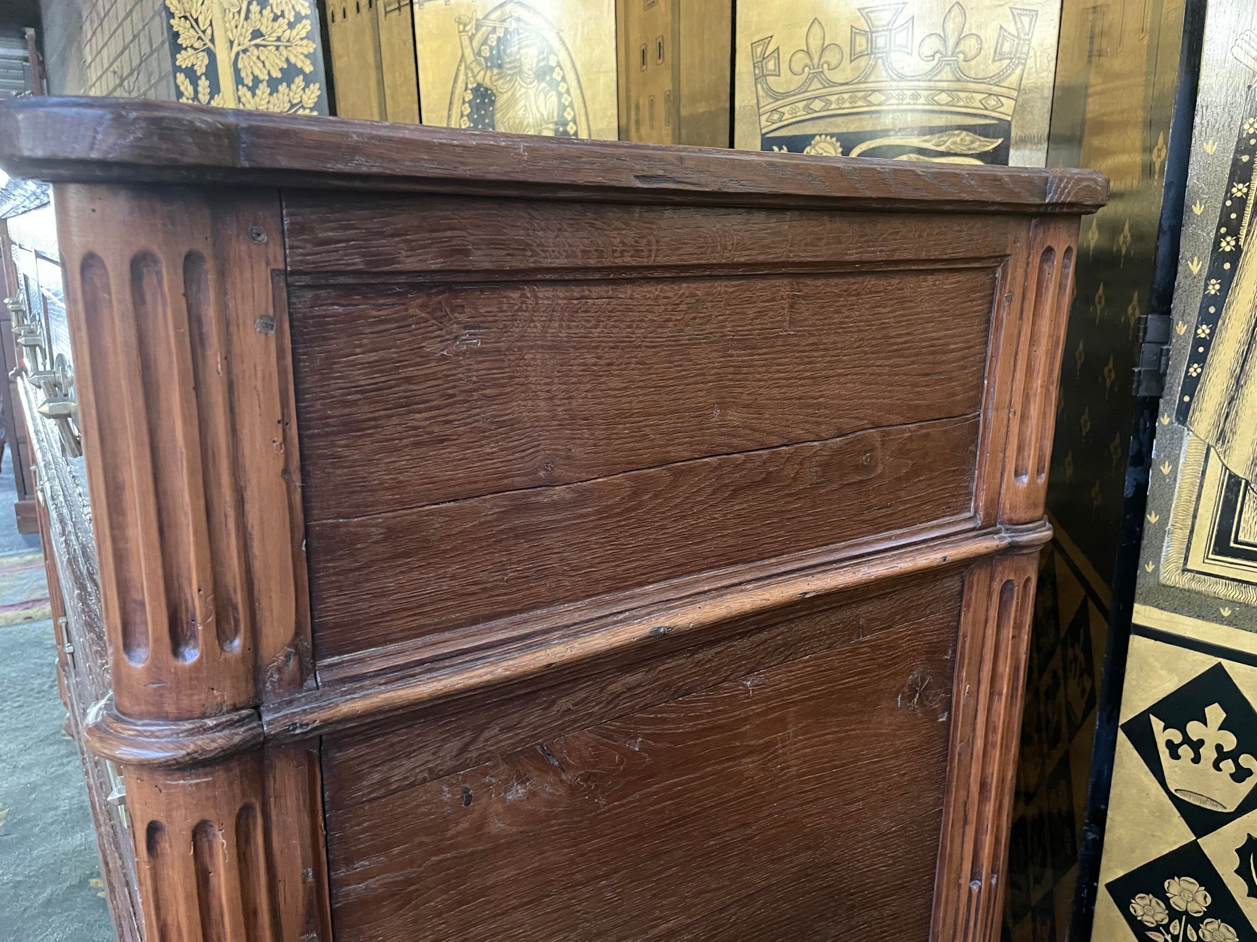 Commode Louis XVI en chêne 19eme