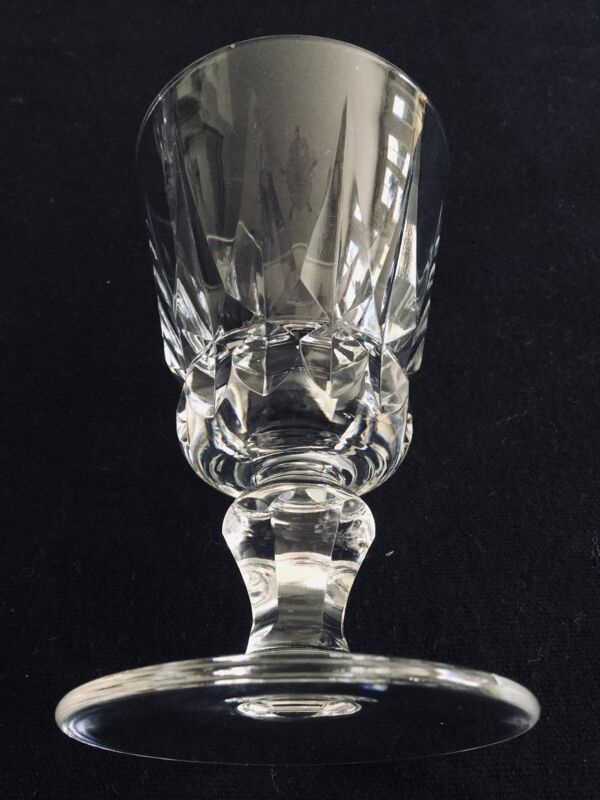 Lot de 12 verres à vin blanc en cristal de Saint Louis modèle Guernesey