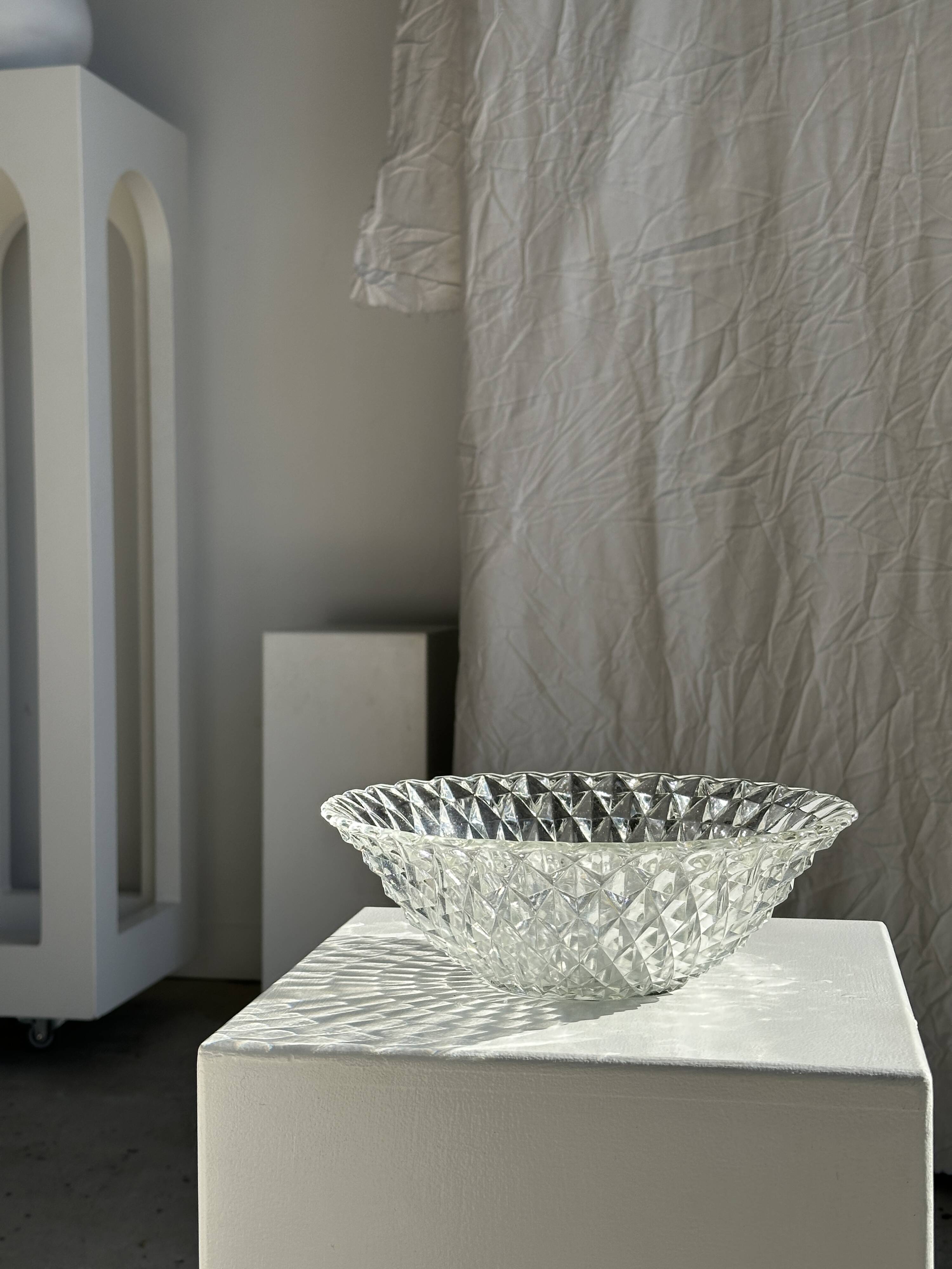 Large classic diamond-tipped glass salad bowl