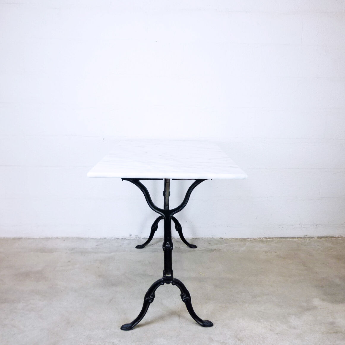 Bistro marble table