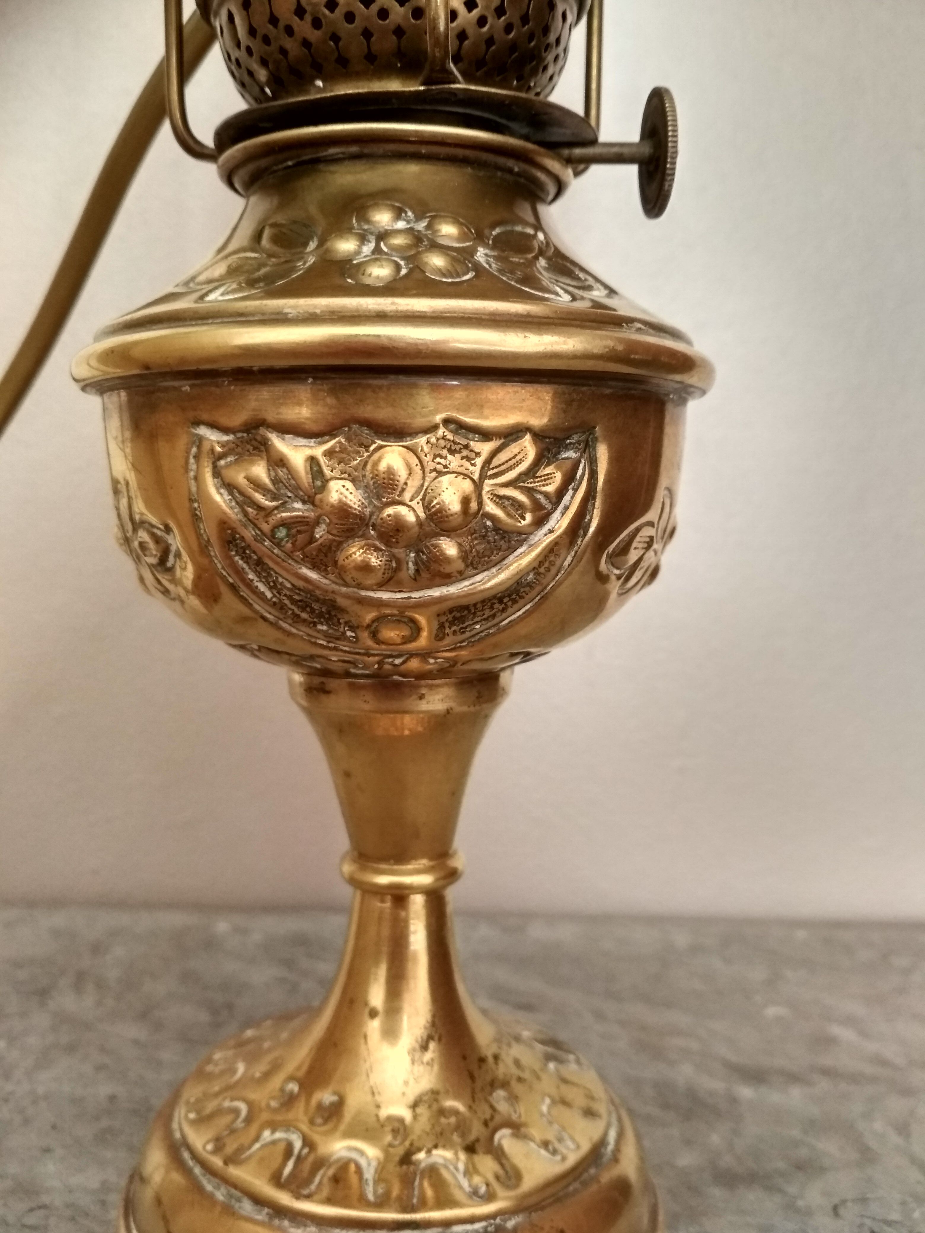 Lampe en laiton "La Parisienne" fin 19ème s.