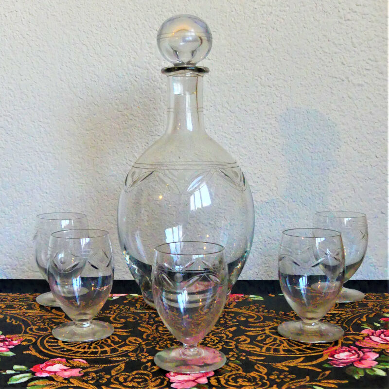Vintage chiseled crystal liquor service 40s