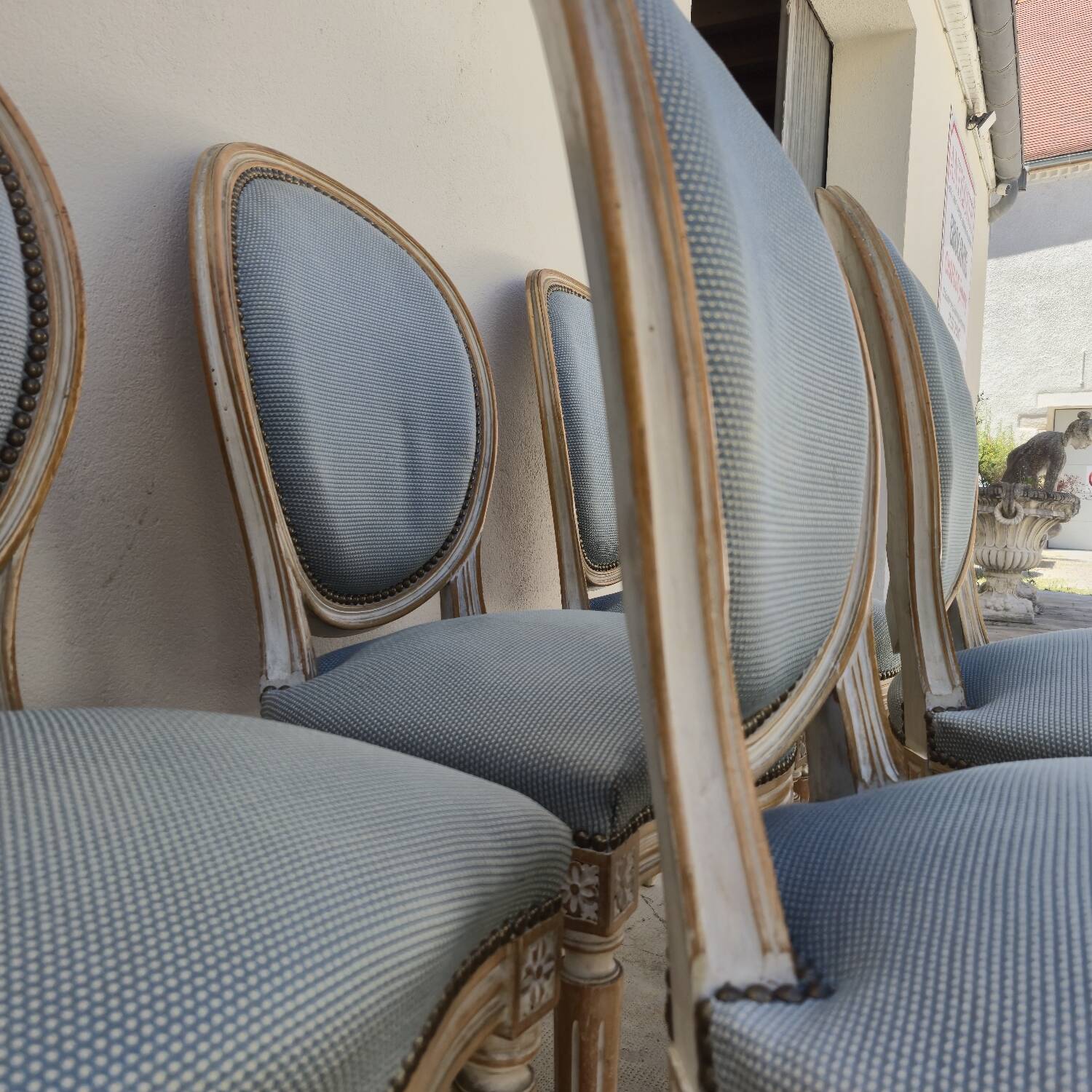 Set of 6 Louis XVI style chairs with antique patinated medallion