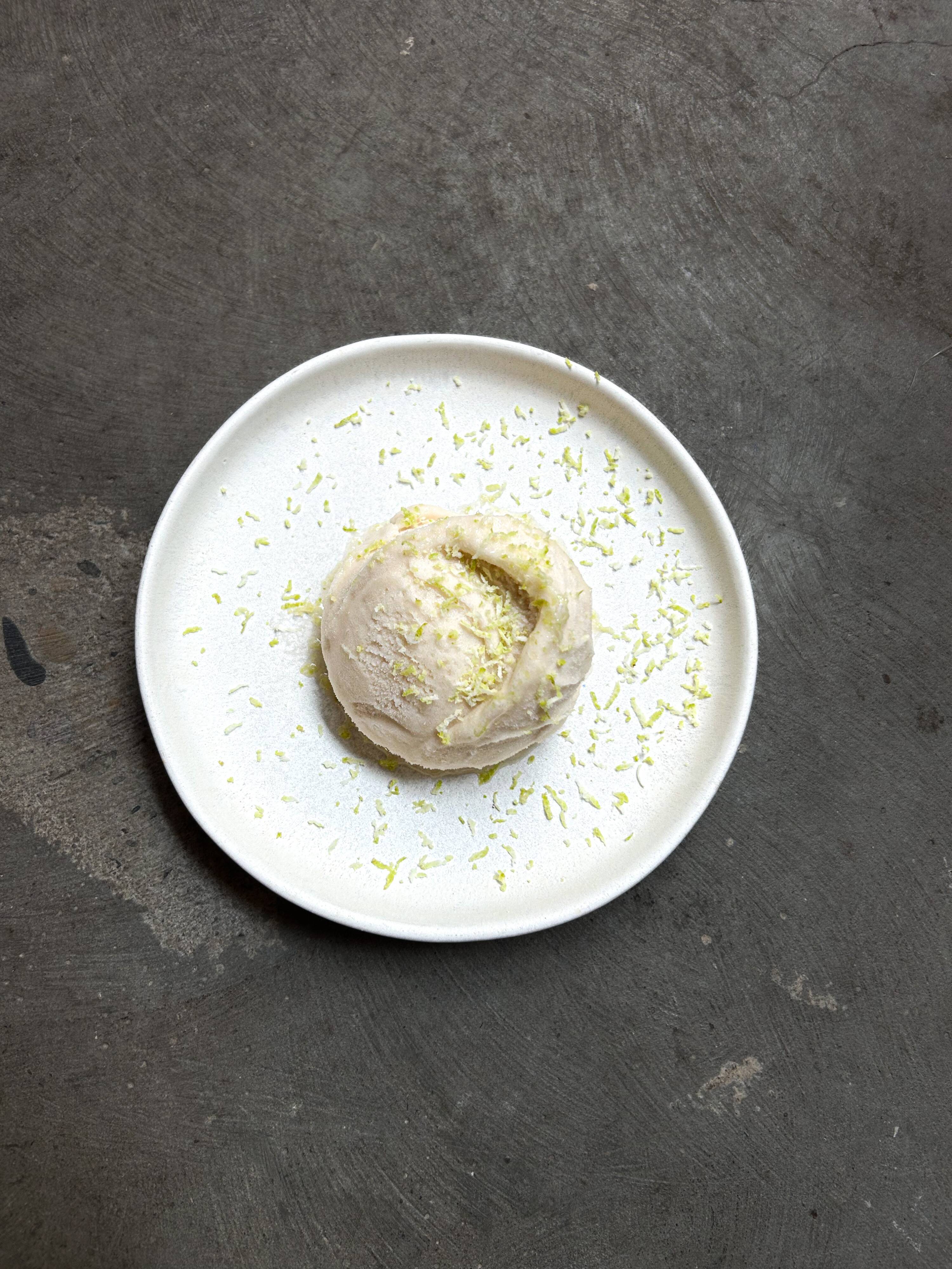 6 Enameled stoneware plates - dessert plates