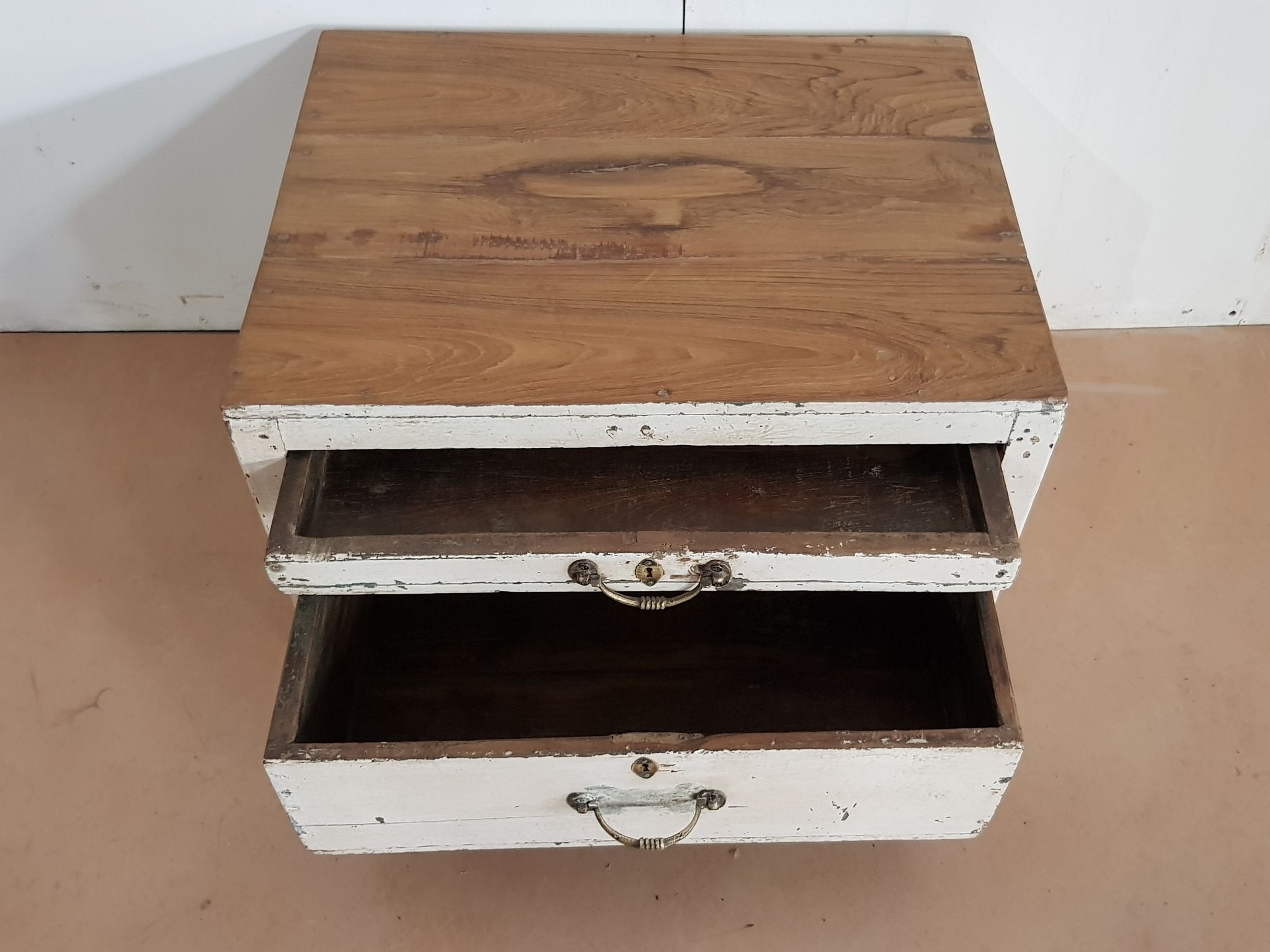 Old piece of furniture by trade (jeweler)