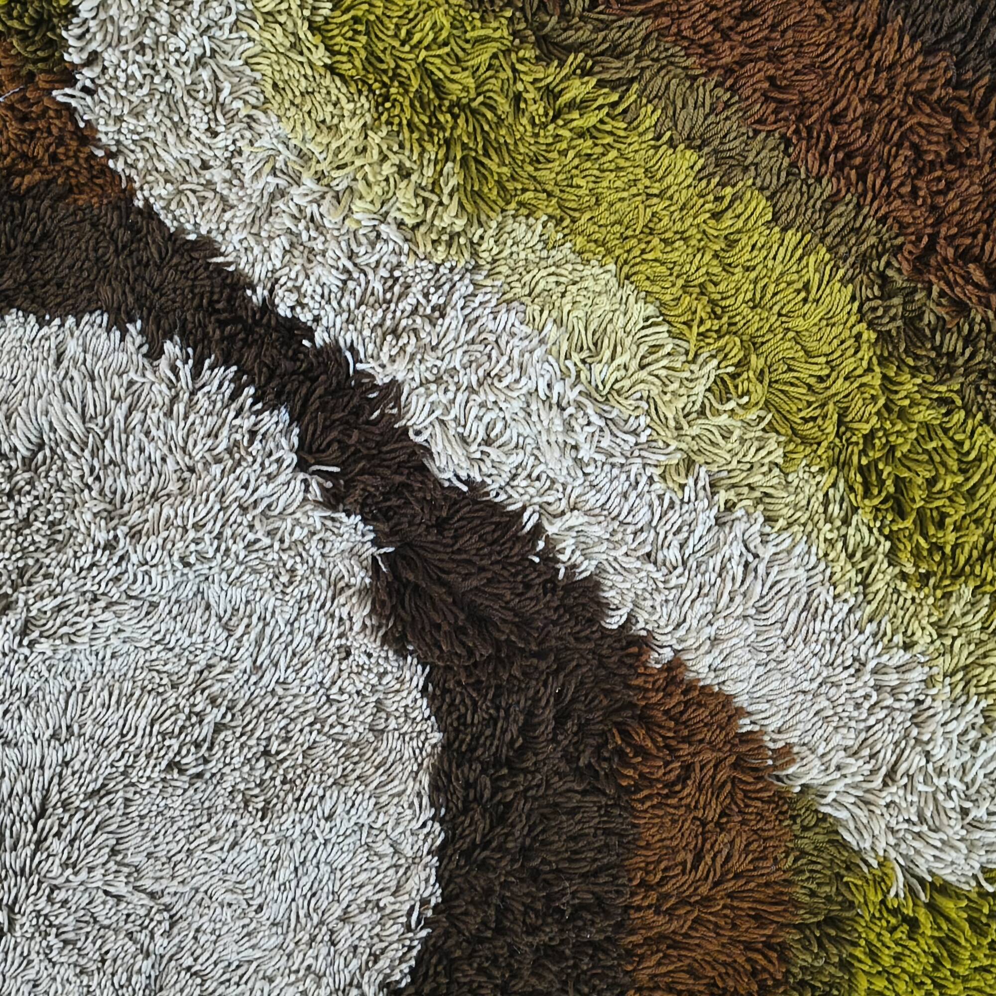 1970s Gorgeous Space Age Luxury Rug by Desso with Original Label.