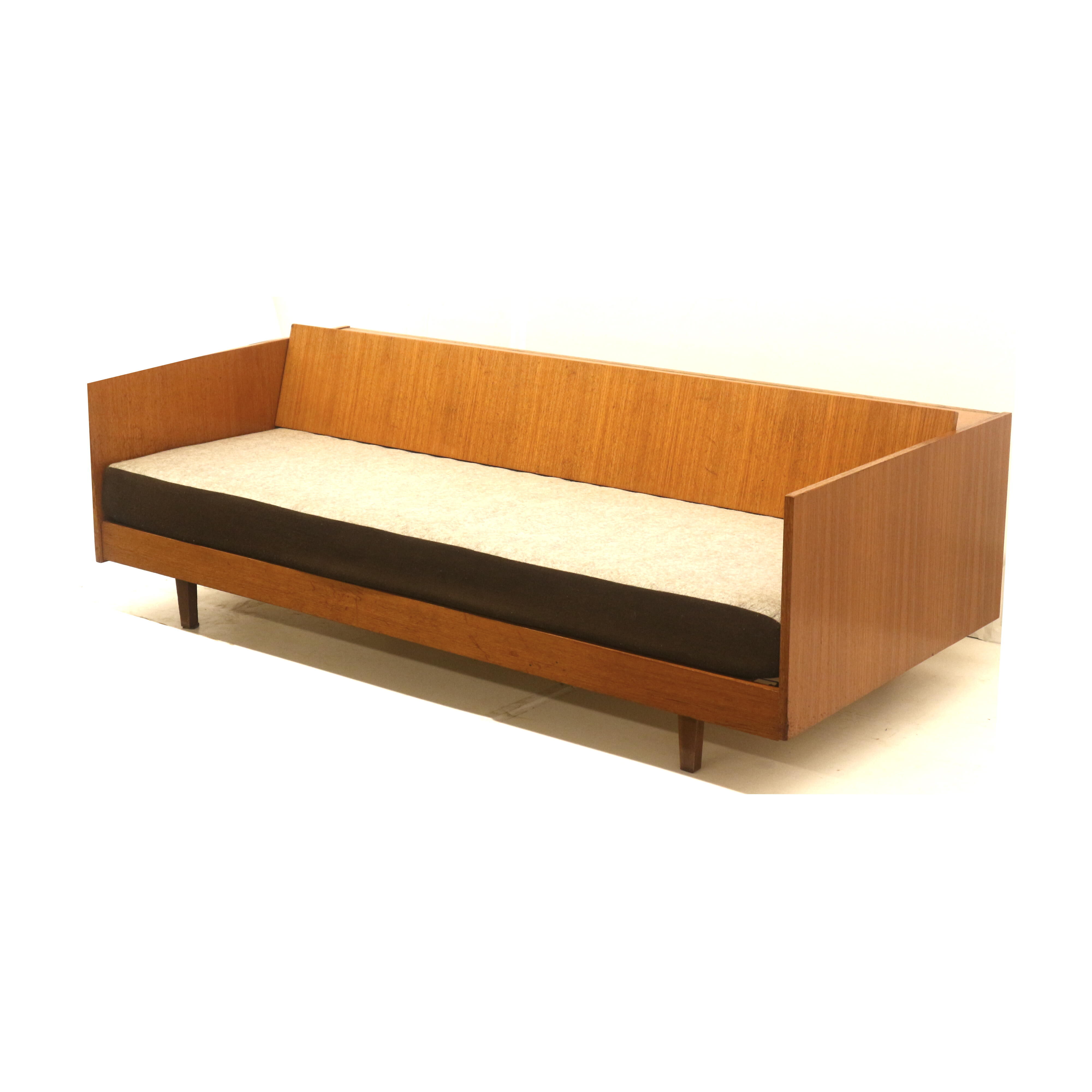 Vintage teak daybed / sofa made in the 1960s