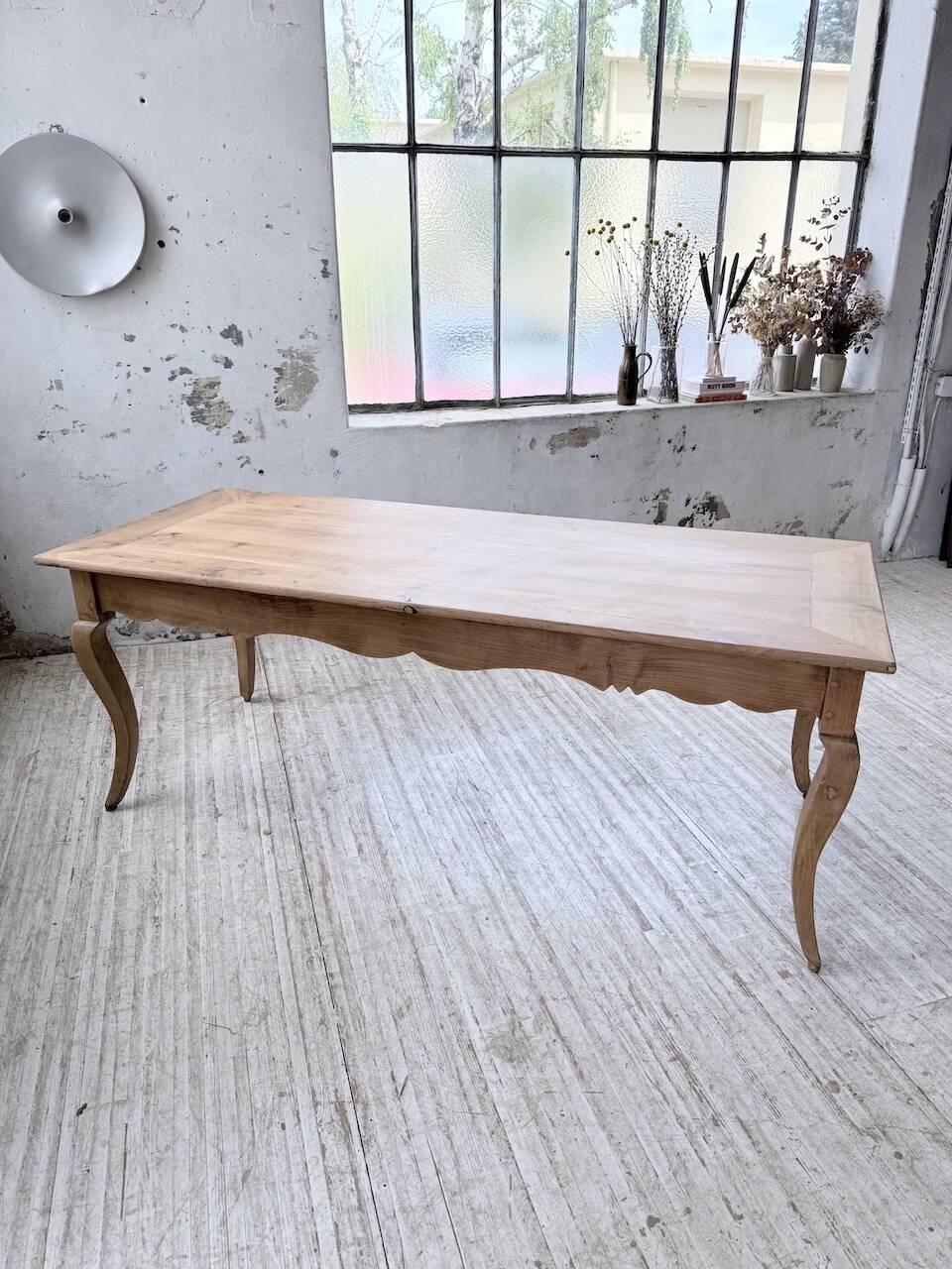 Farm table cherry wood with curved legs, 19th century.
