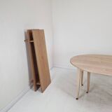 Extendable Solid Oak Dining Table with 2 Leaves