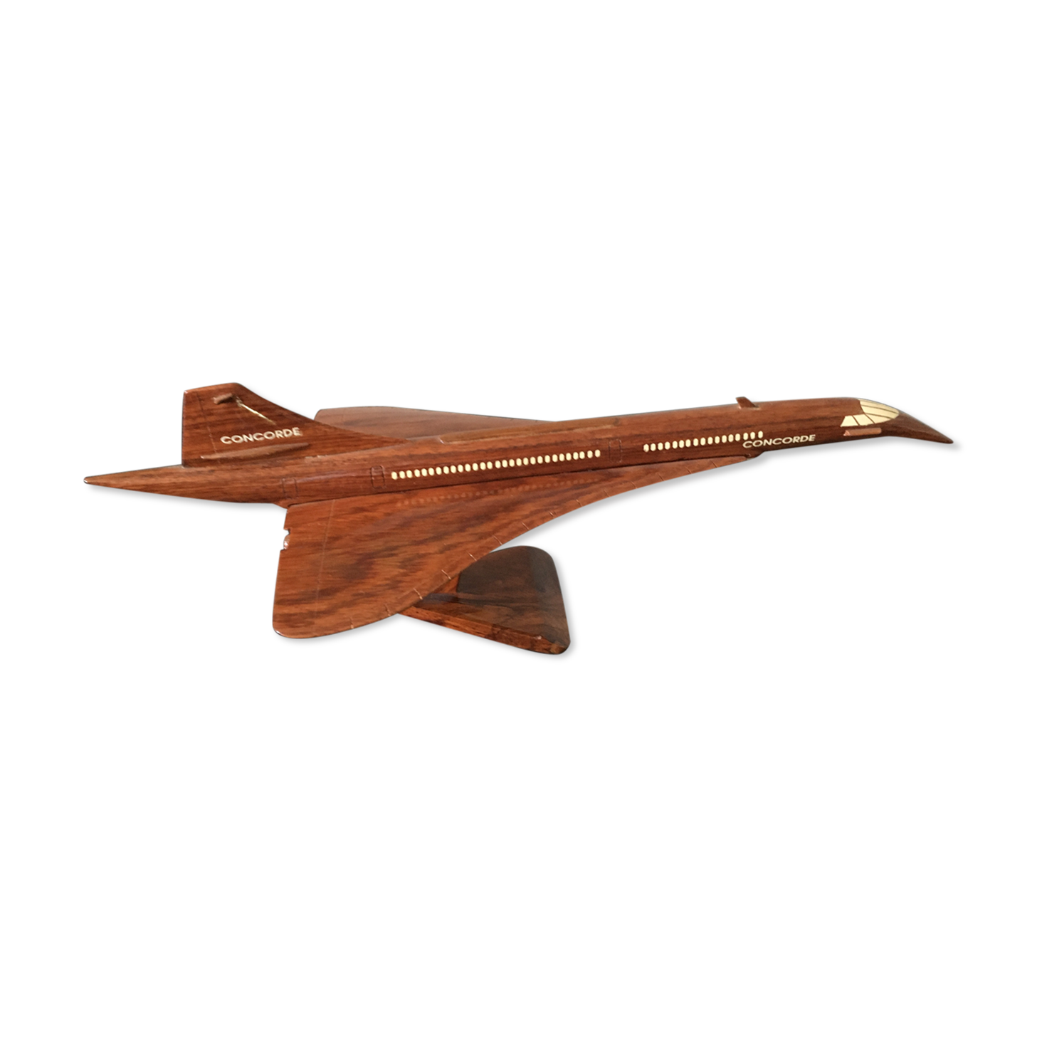 Maquette d'avion du Concorde en bois verni