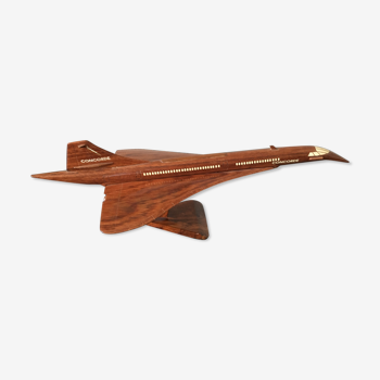 Maquette d'avion du Concorde en bois verni