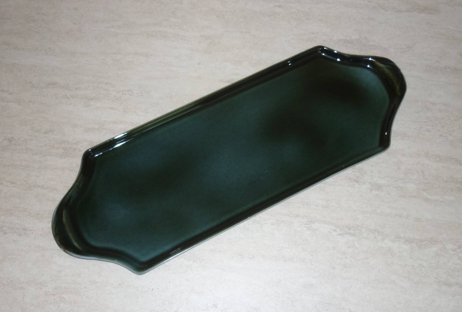 Enameled porcelain cake dish