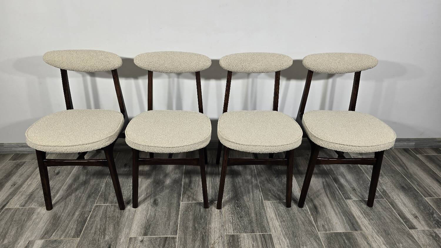 Chaises de R. Halas