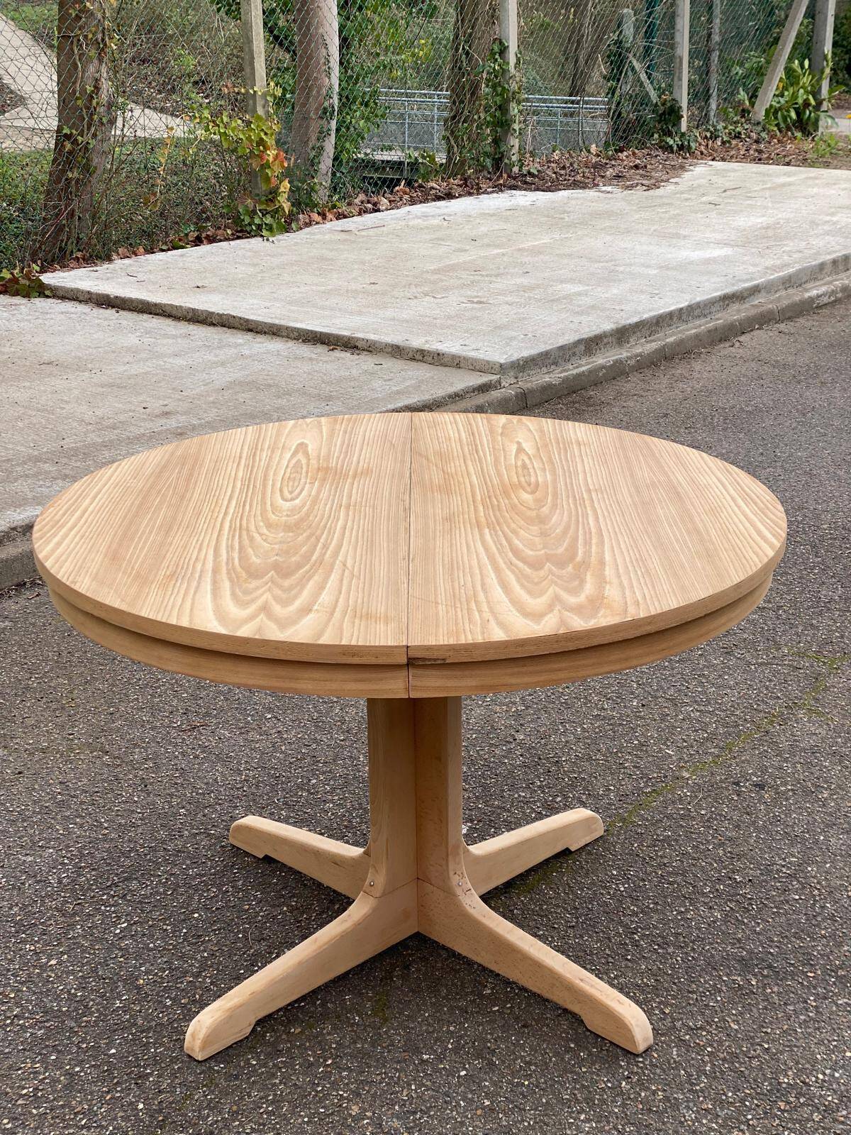 Scandinavian Baumann round extendable dining table with central leg, 115cm.