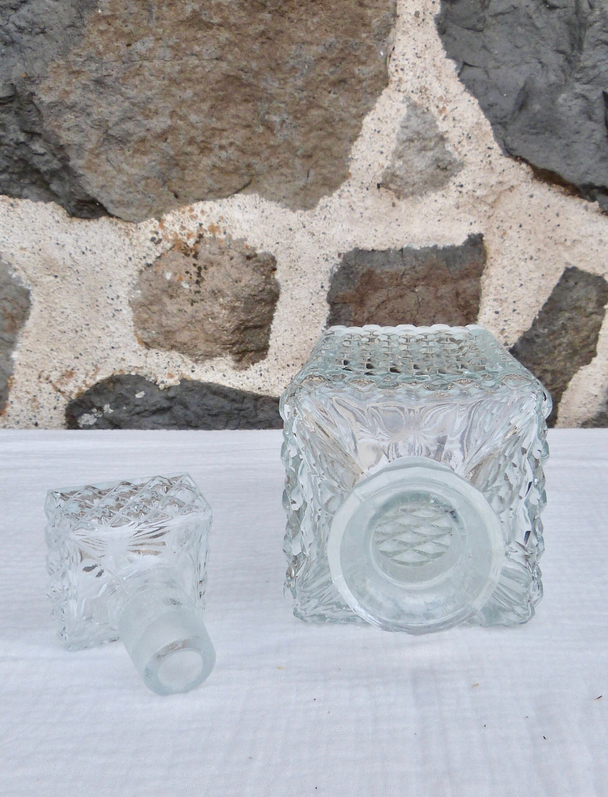 Glass whisky decanter