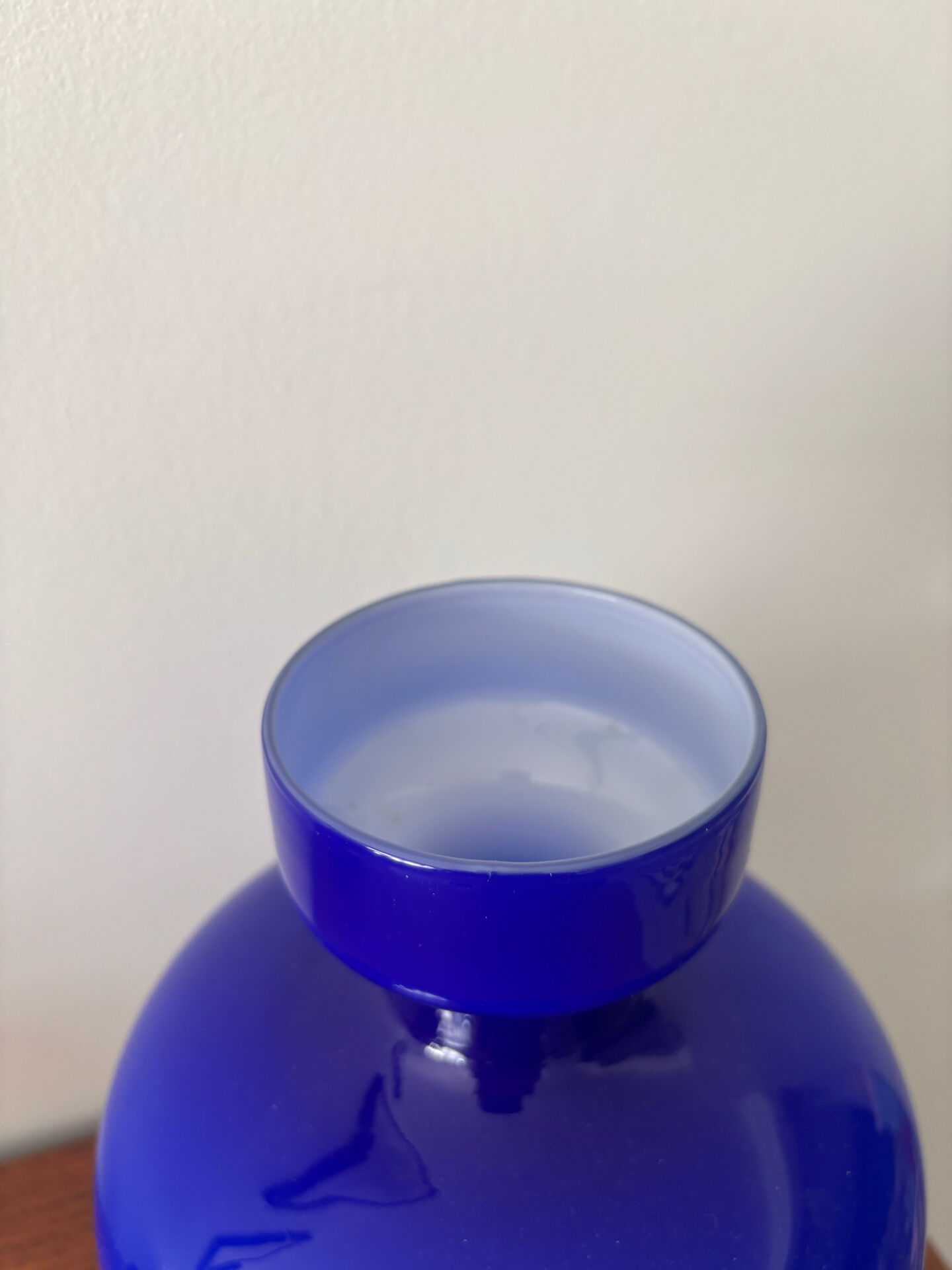 Vintage cobalt blue opaline vase – Intense blue round glass vase