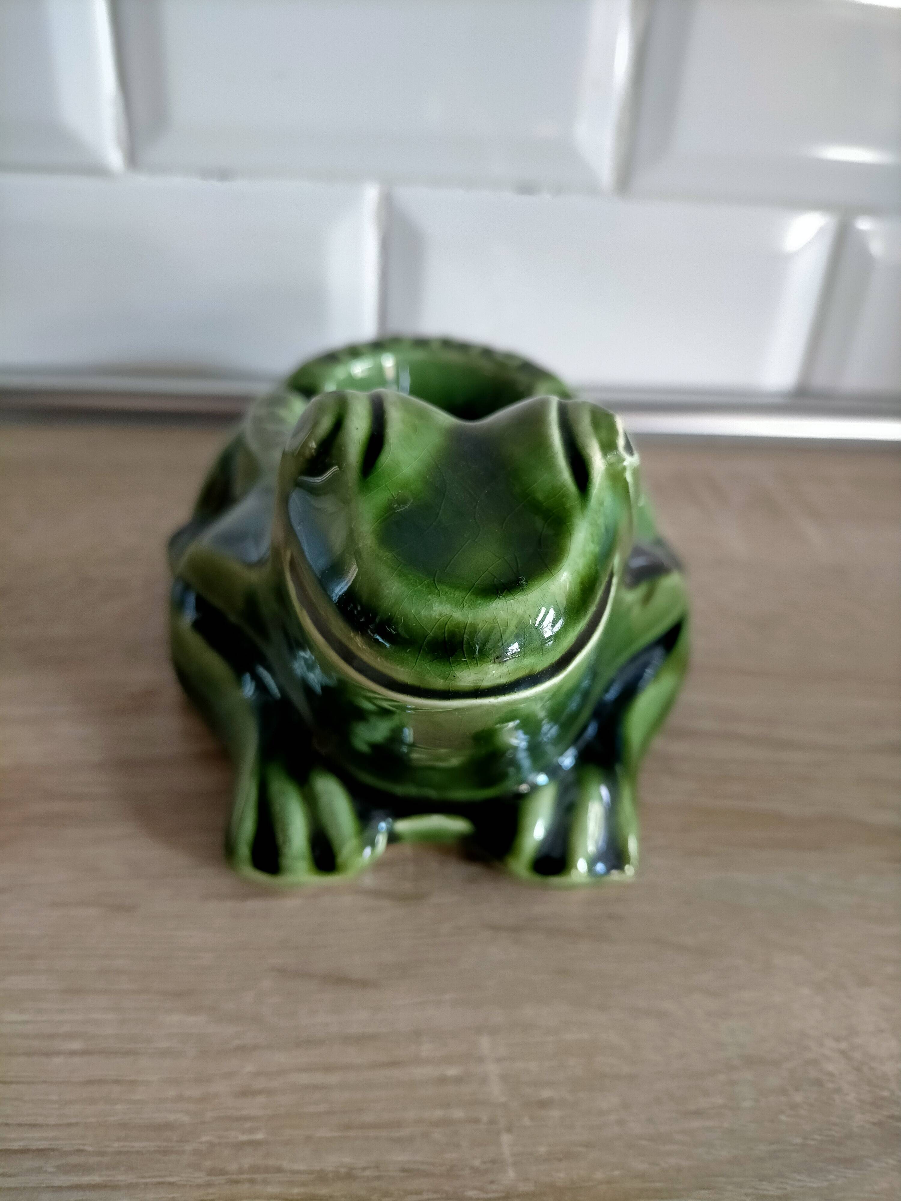Advertising ashtray the frog