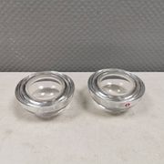 Un ensemble de bougeoirs iittala en verre transparent clair.