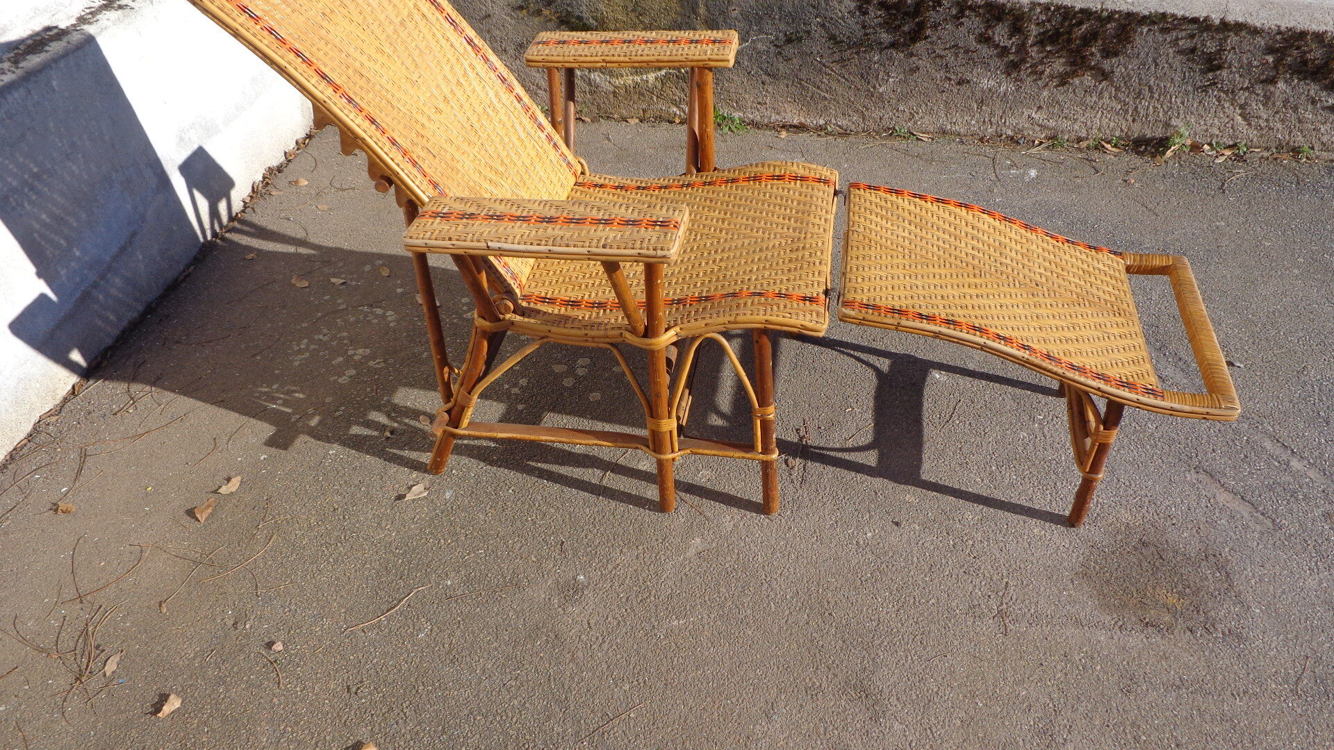 Rattan chaise longue