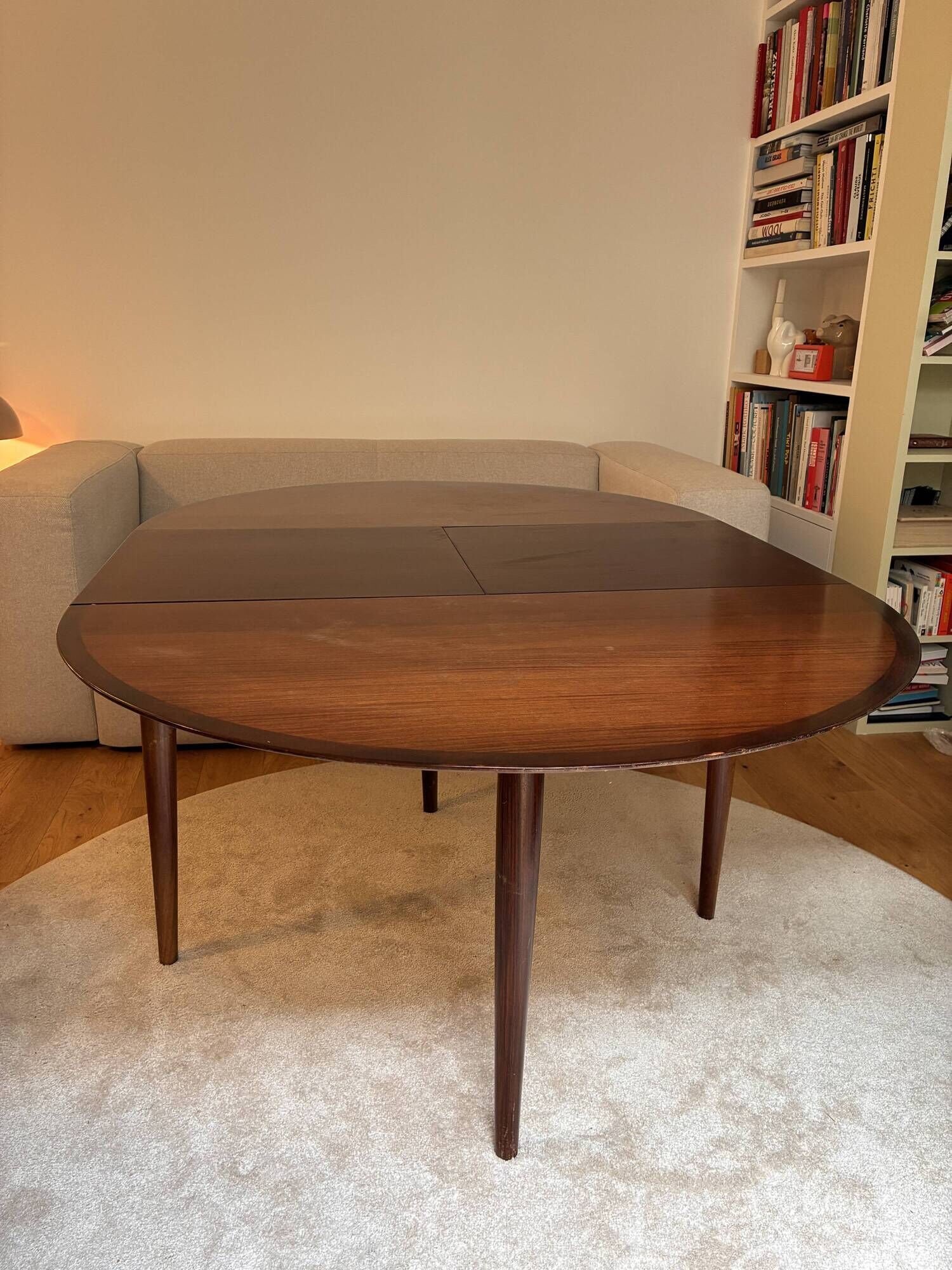 Round dining table Lubke in rosewood from the 1960s.