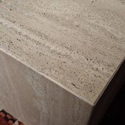 Table basse ou piédestal en travertin veiné italien