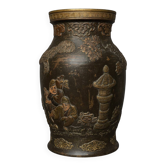 Asia 19th century: Japanese vase signed in terracotta, Meiji period.