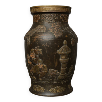 Asia 19th century: Japanese vase signed in terracotta, Meiji period.