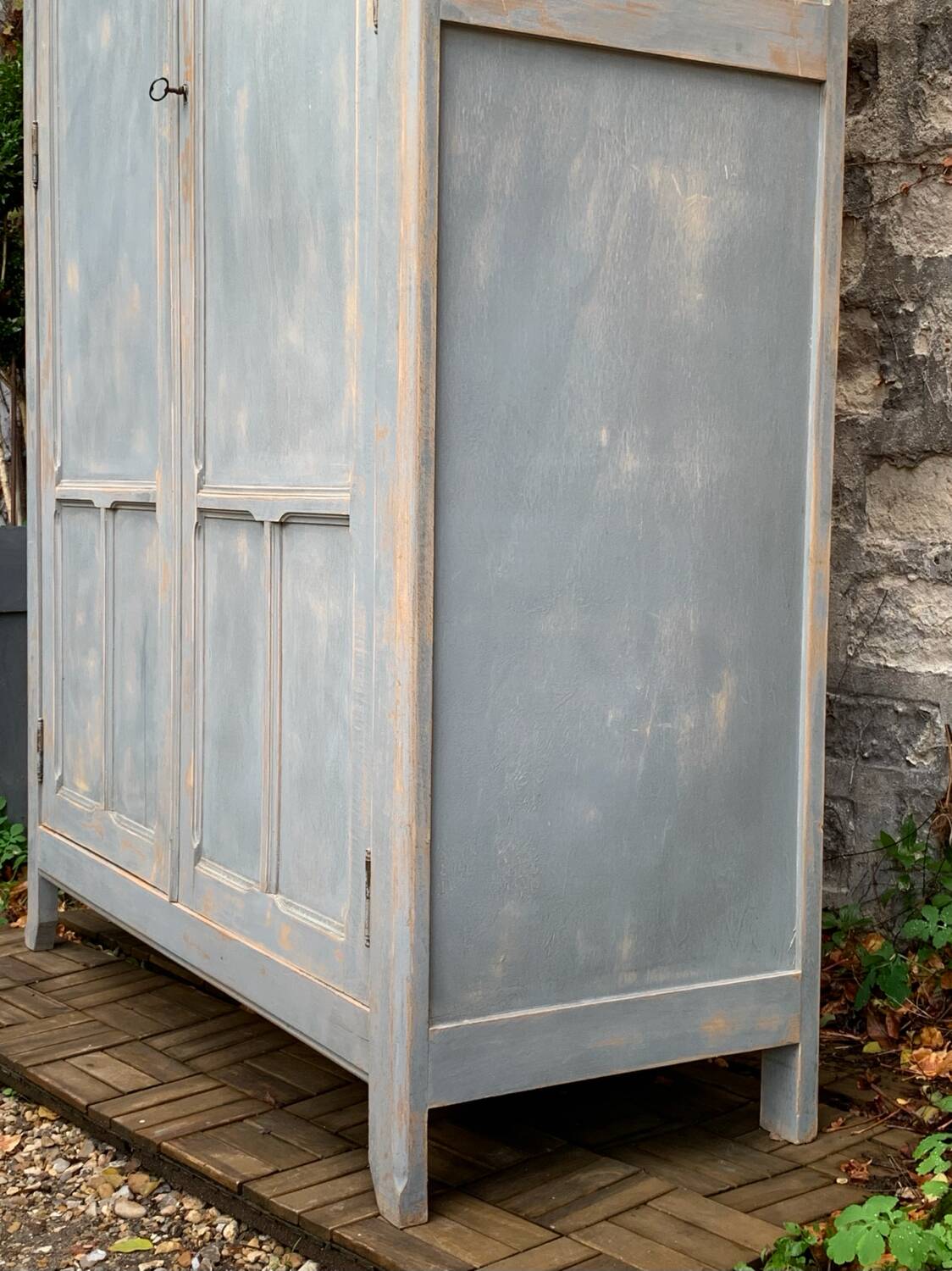 Armoire parisienne ancienne Luterma patine grise bleutée