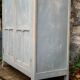 Armoire parisienne ancienne Luterma patine grise bleutée