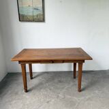 Extendable farmhouse table in oak