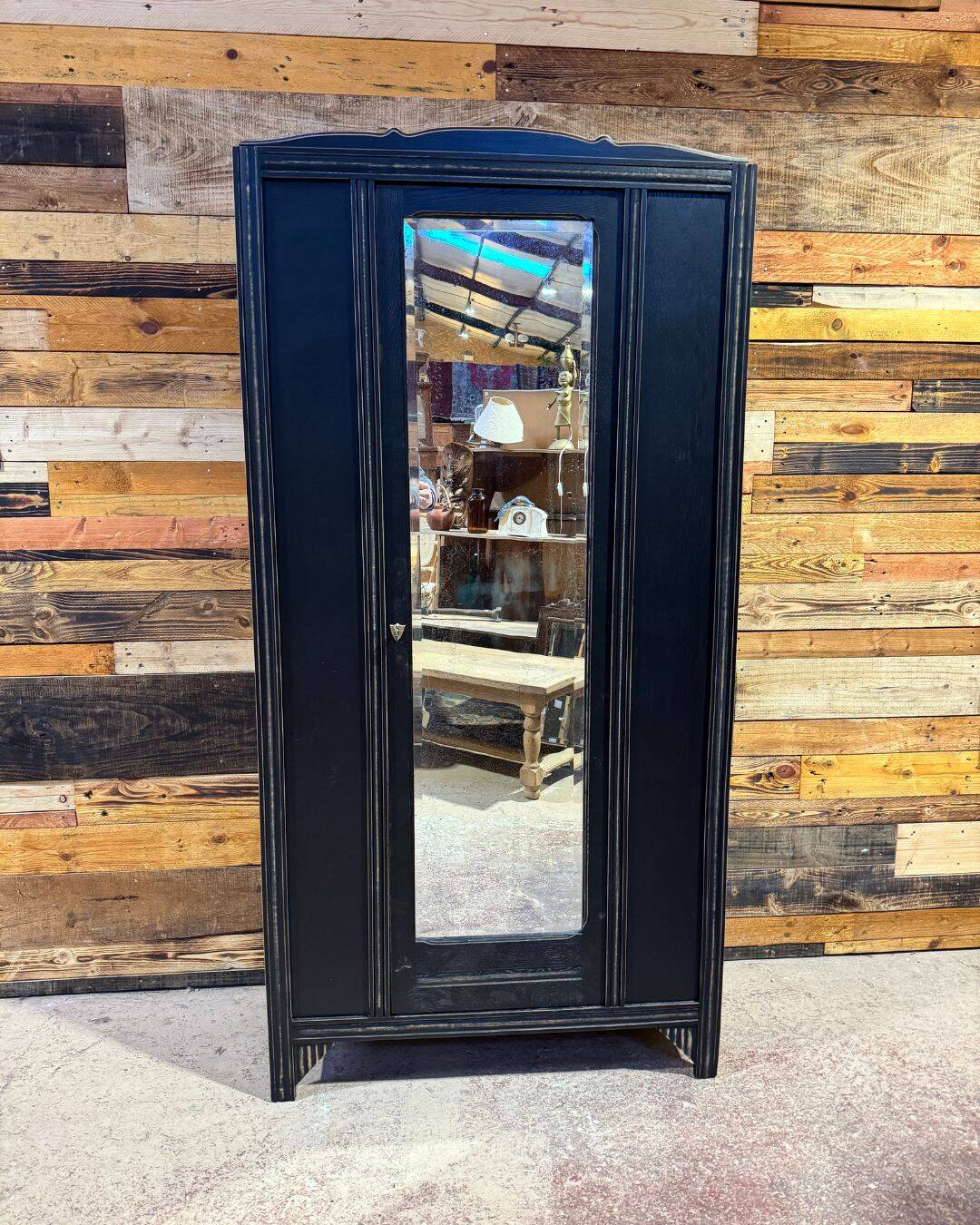 Refurbished antique bonnetière
