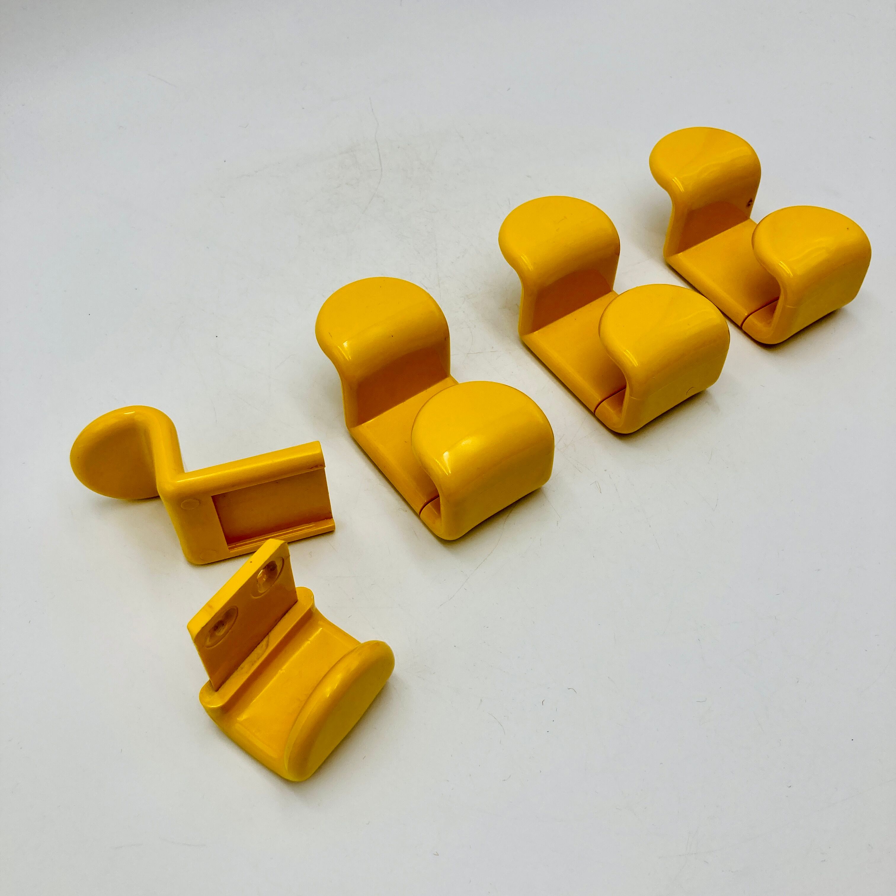 Yellow plastic hooks, design A. Rossari, Gedy edition.