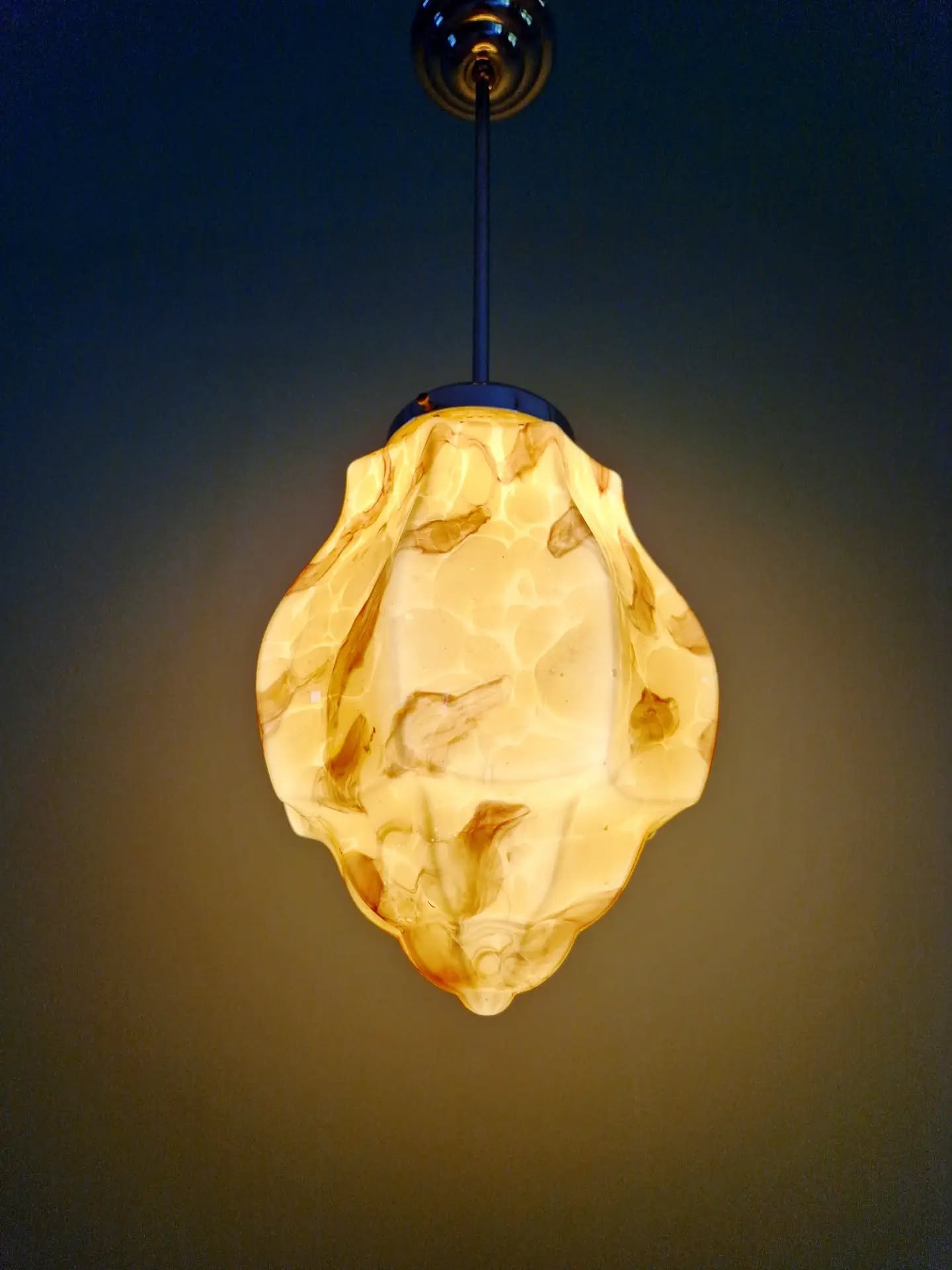 Art Deco suspension in marbled opaline, Scailmont, 1920-30