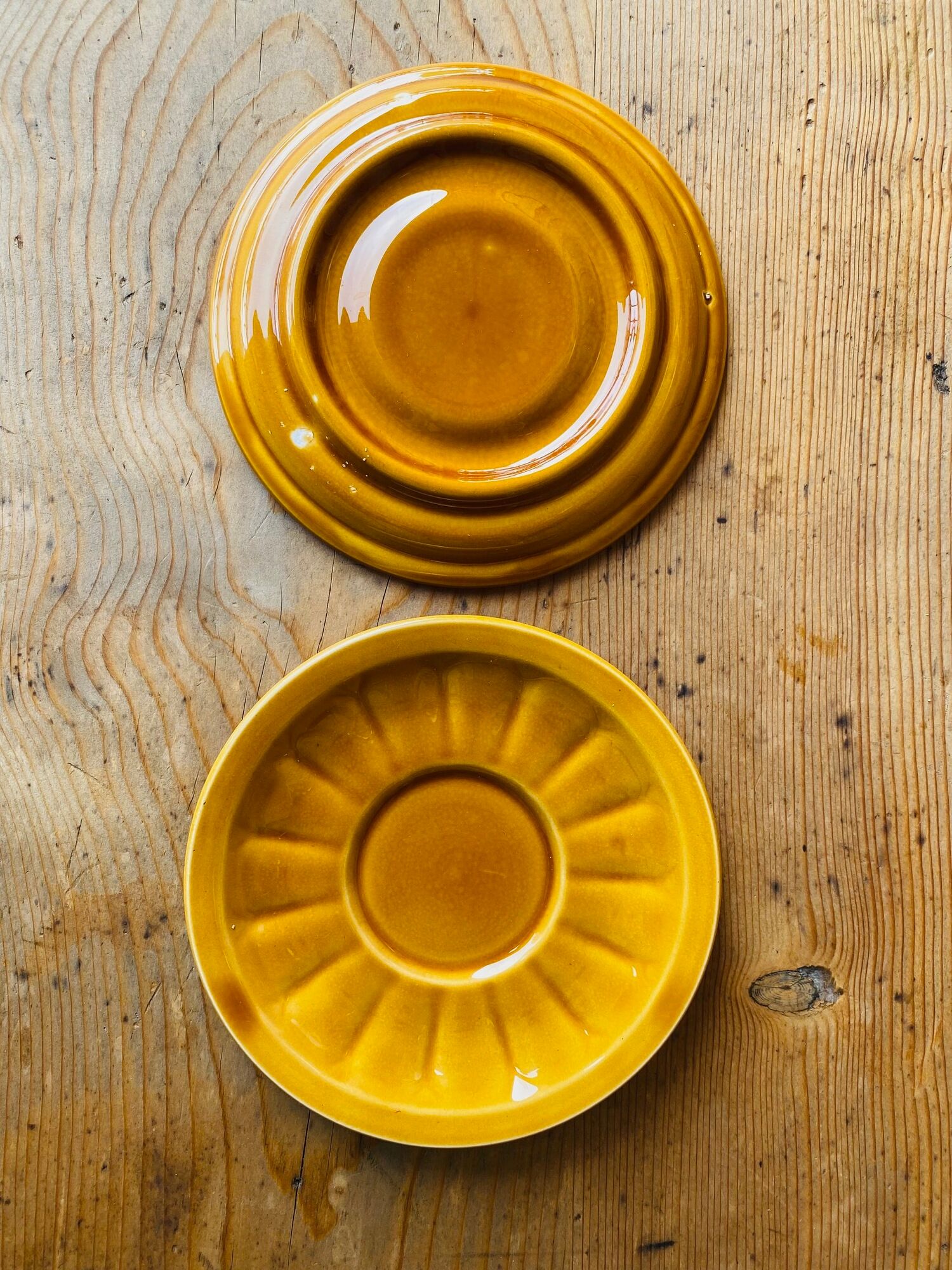 Set of 6 cups and under cups of vintage bistro coffee.