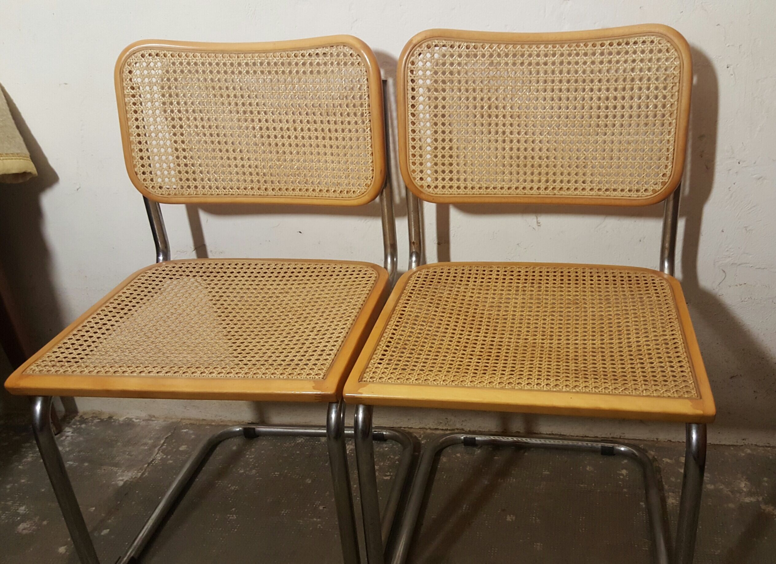 Paire de chaises B32