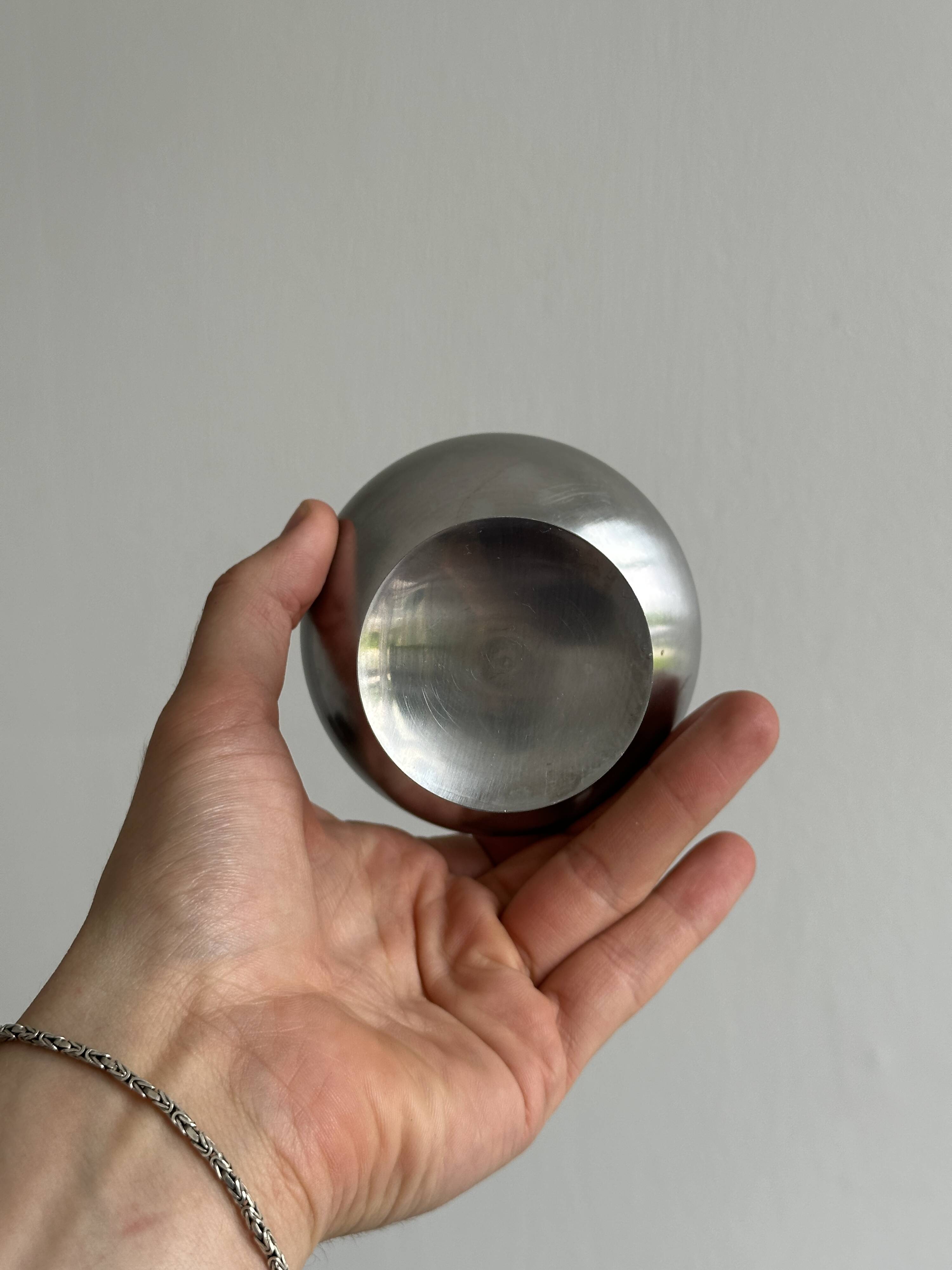 6 stainless steel footed bowls