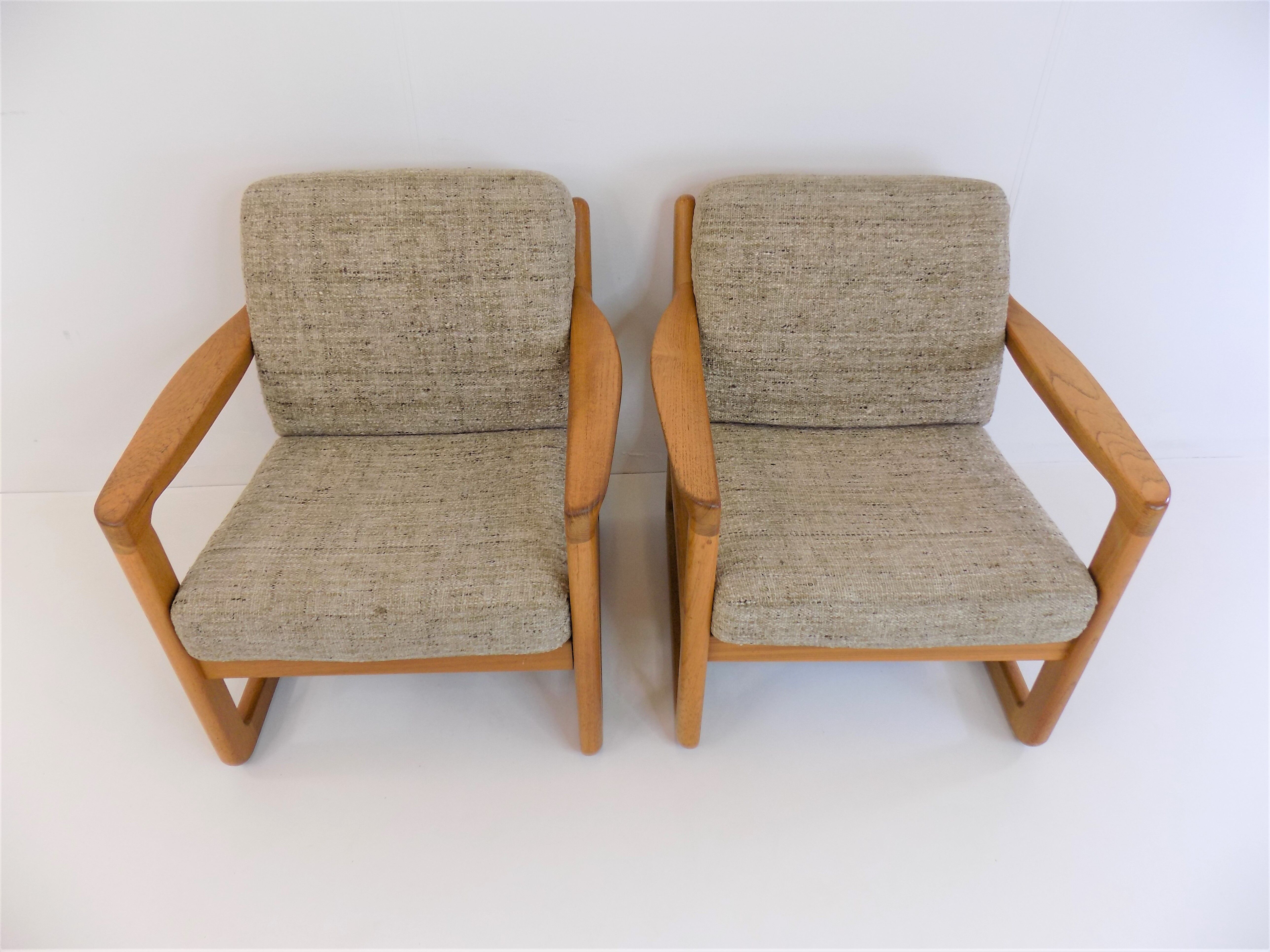 Paire de fauteuils par Johannes Andersen