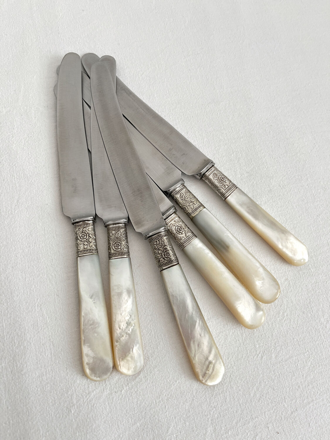6 antique mother-of-pearl and silver-plated metal knives