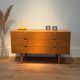 Commode scandinave vintage en chêne doré "Ebba"