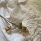 Paire taies d oreiller broderie anglaise.
