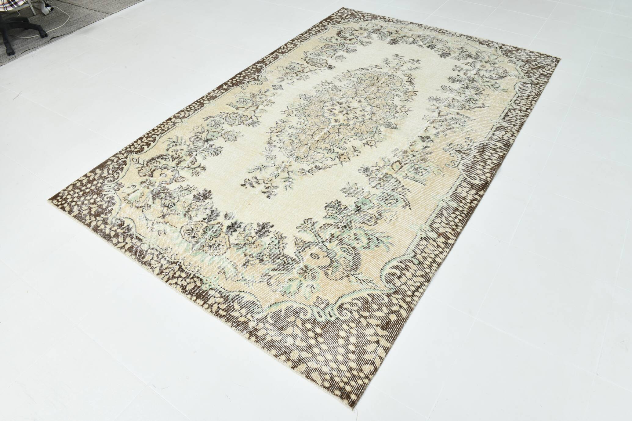 6x9 Light Green & Beige Turkish Vintage Rug, 173x267Cm