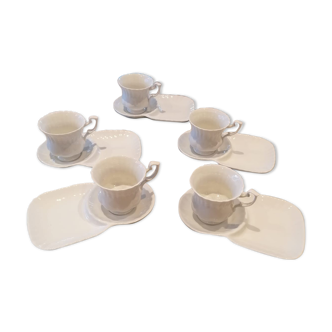 Tasses et sous tasses en porcelaine