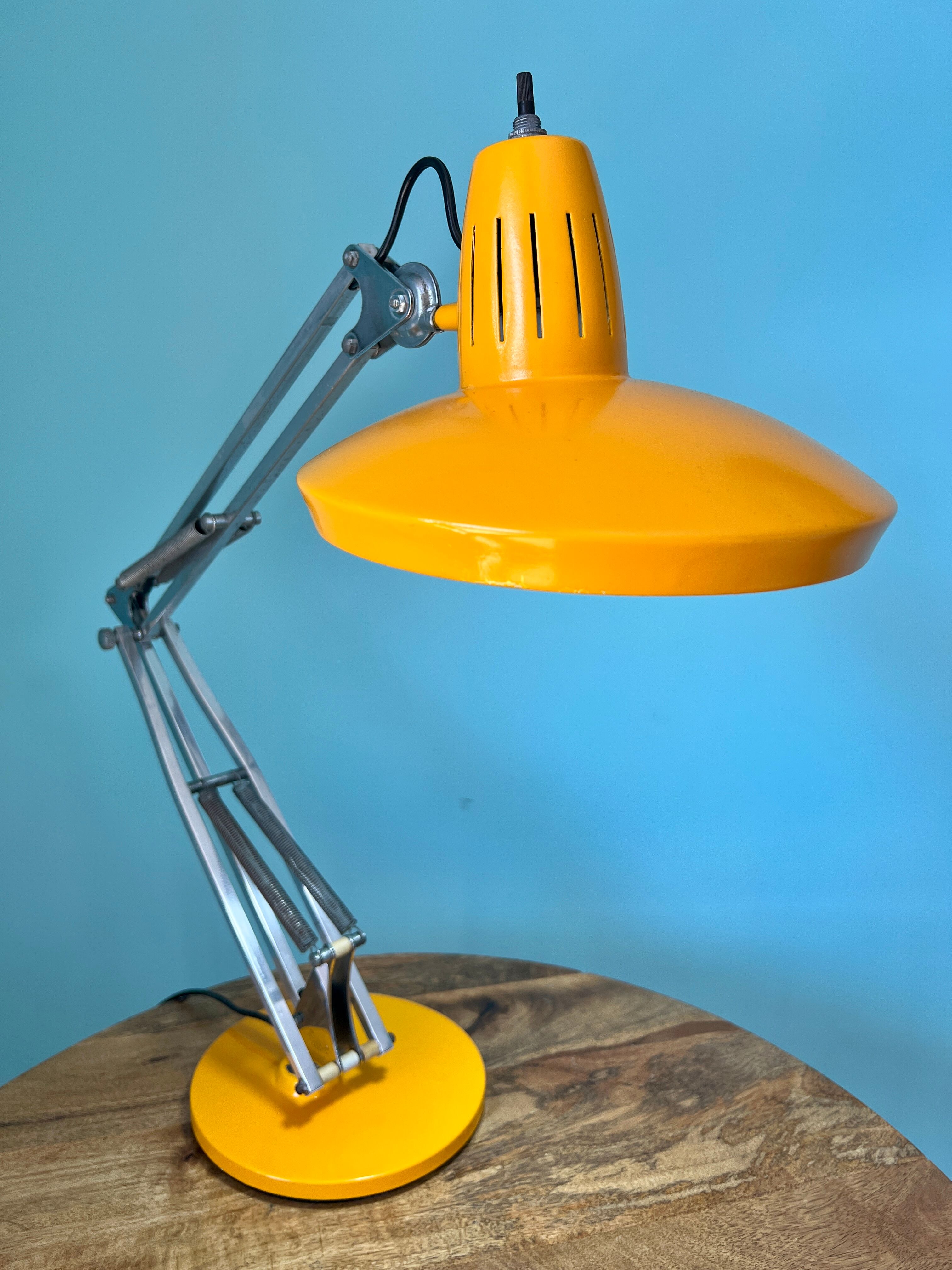 Desk lamp