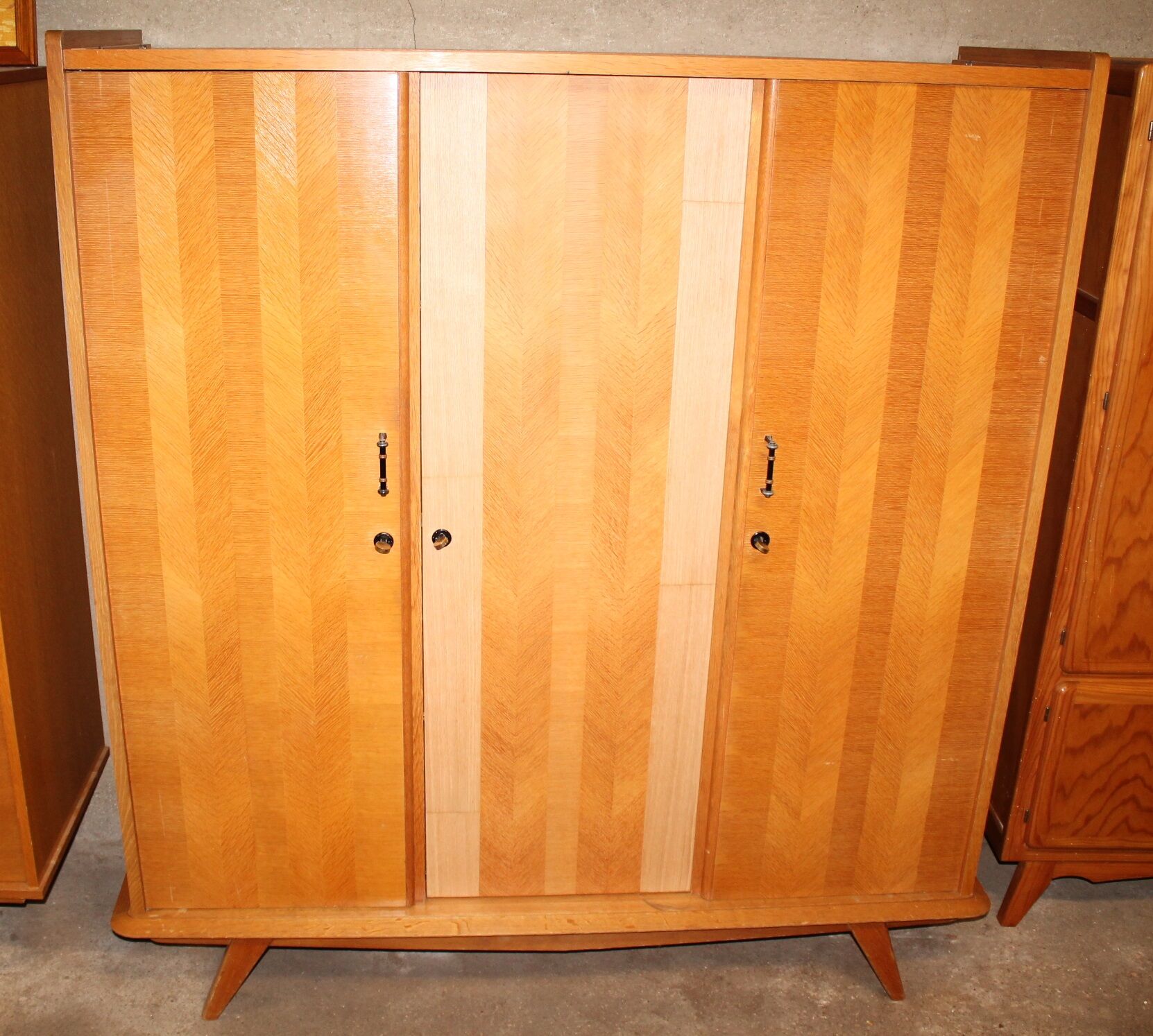 Armoire vintage