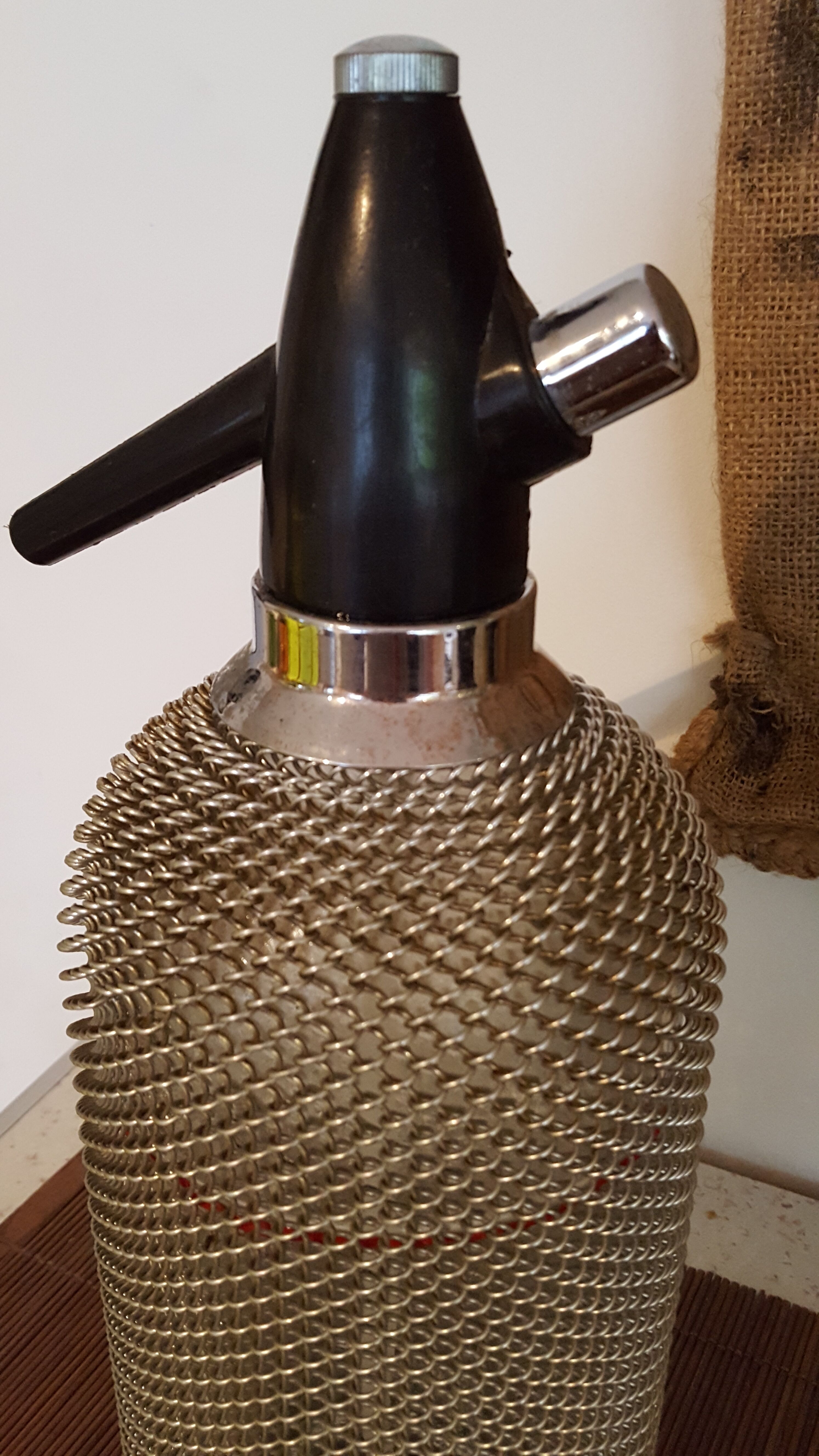 Soda siphon